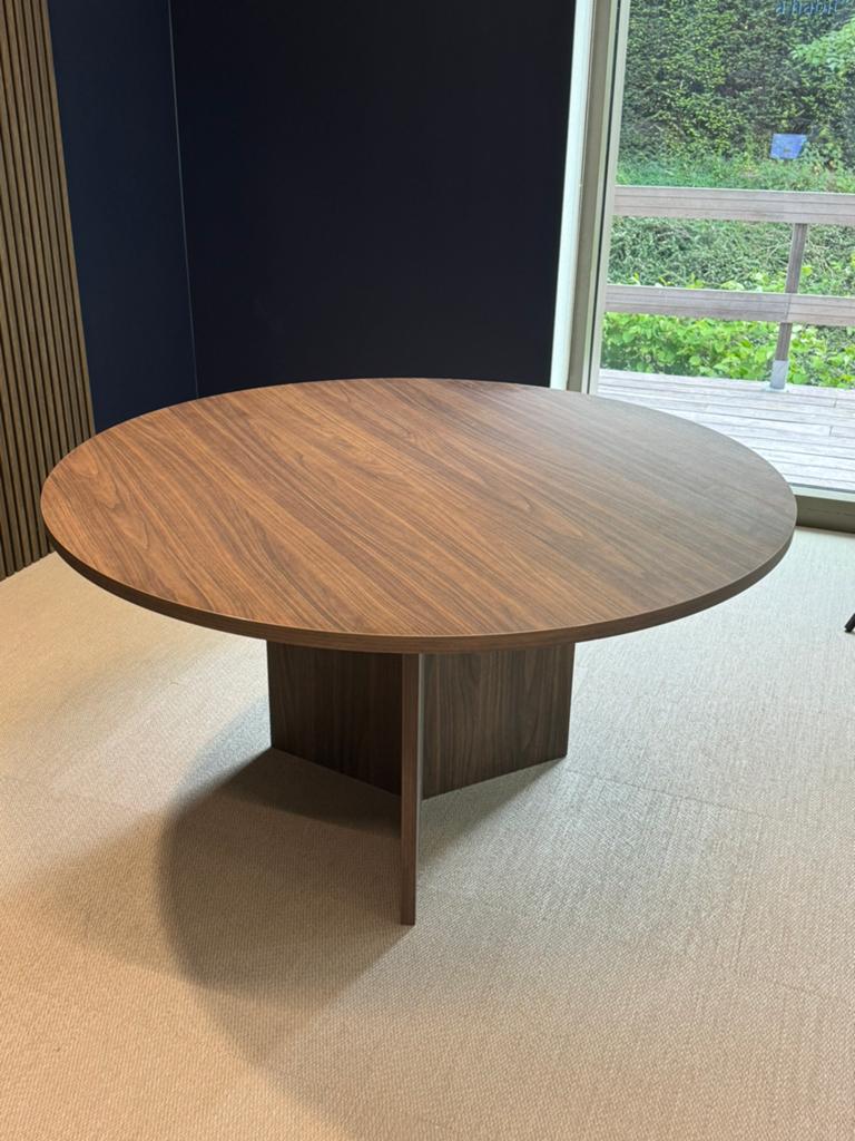 Round Dining Table, Ophalen, Zo goed als nieuw, Rechthoekig, 100 tot 150 cm