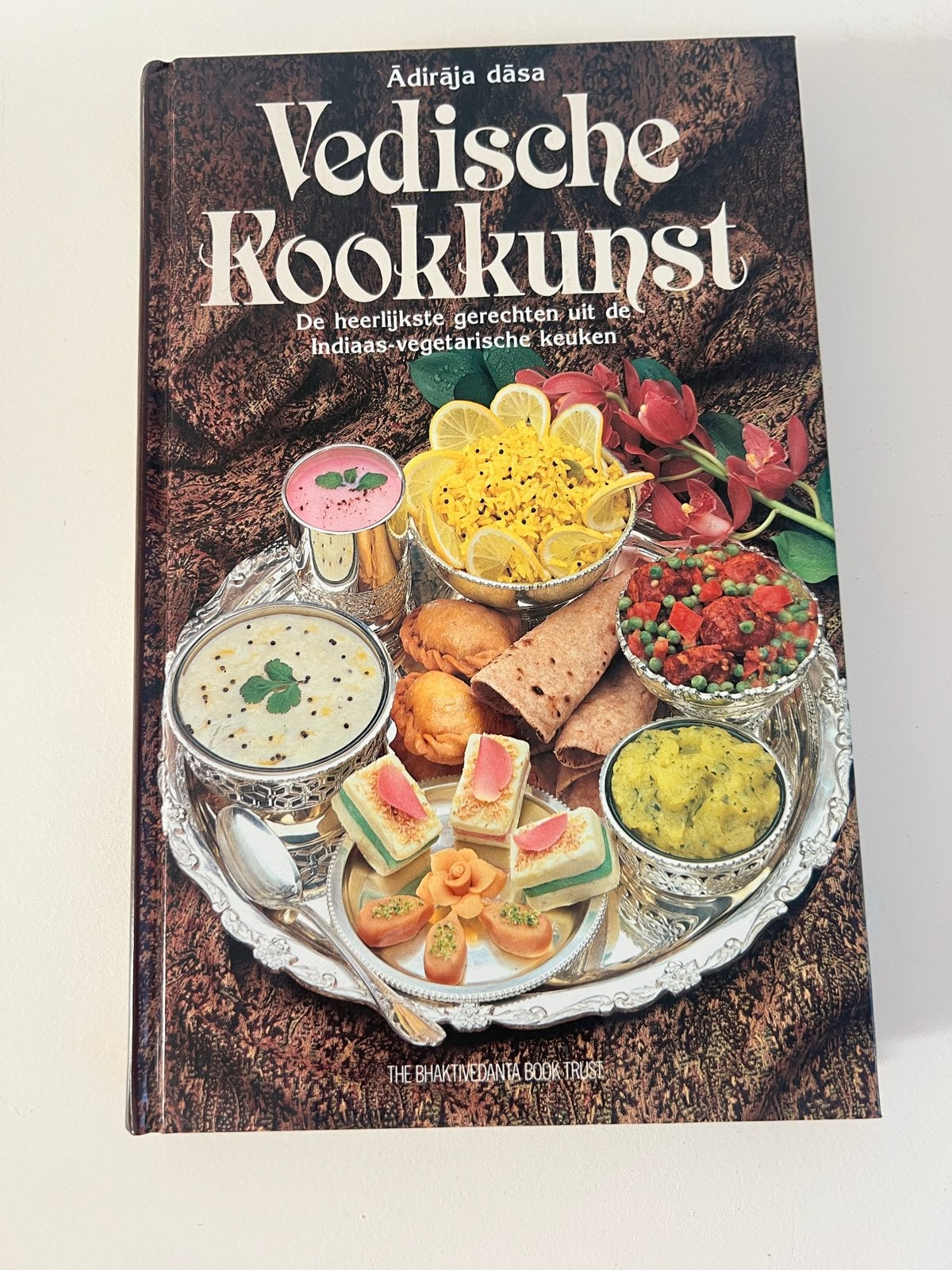 Vedische Kookkunst - Indiaas vegetarisch kookboek, Azië en Oosters, Voorgerechten en Soepen, Ophalen of Verzenden, Zo goed als nieuw