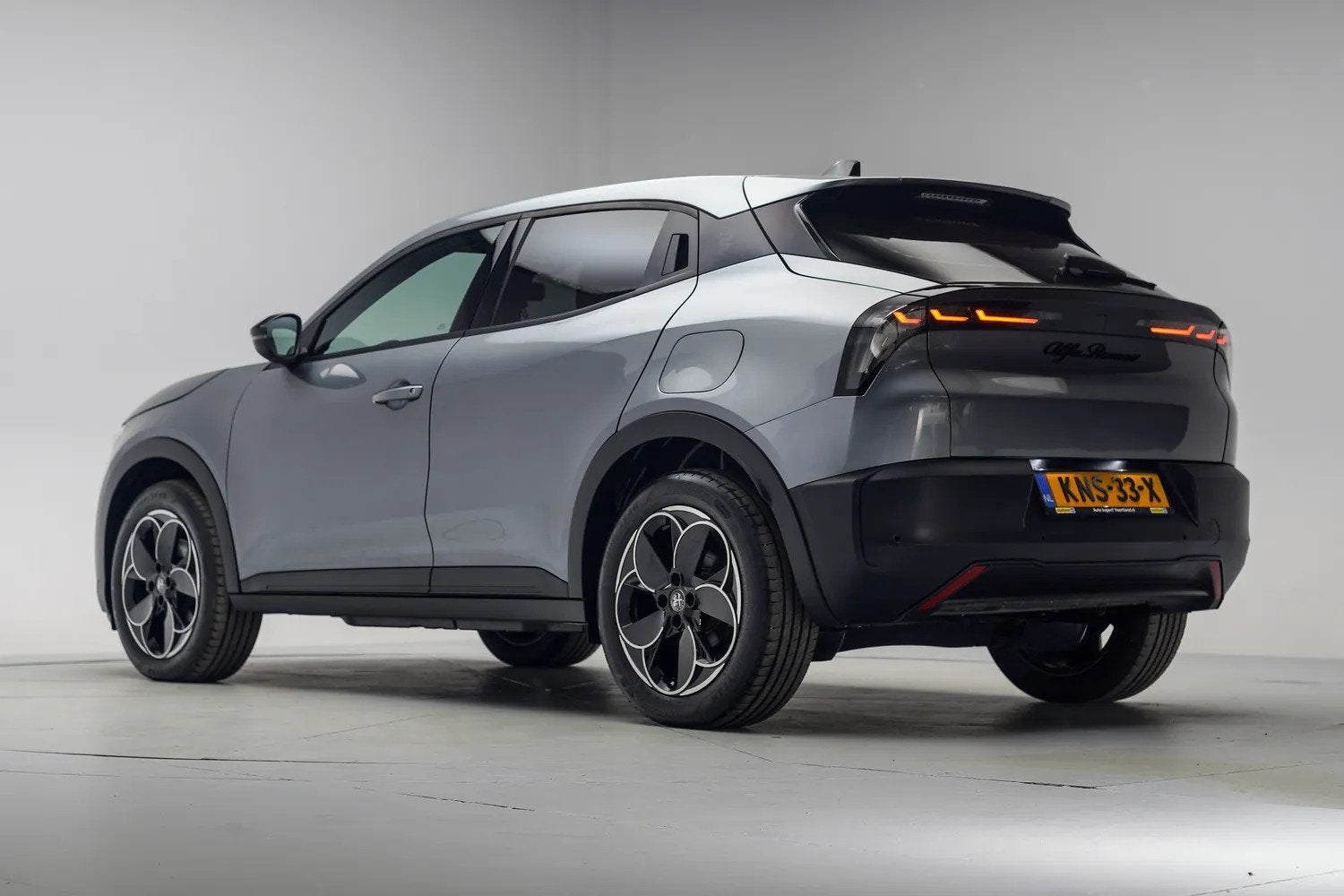 Alfa Romeo Junior Elettrica 54kWh [ LED Apple/Android Adapt., Auto's, Alfa Romeo, Automaat, 0 cilinders, Gebruikt, SUV of Terreinwagen