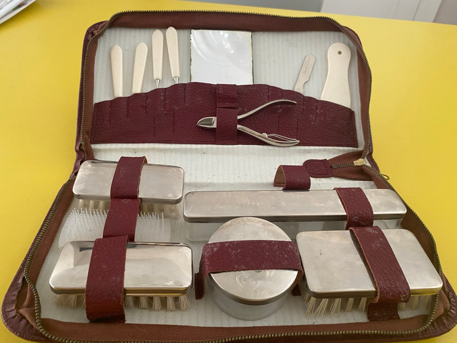 Vintage Reis Toiletset in Leren Etui, Ophalen of Verzenden