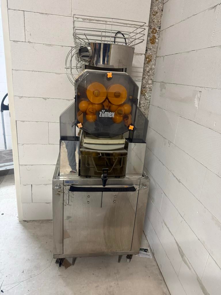Professionele Zumex sapcentrifuge, Ophalen of Verzenden, Gebruikt, Elektrisch, Sapcentrifuge