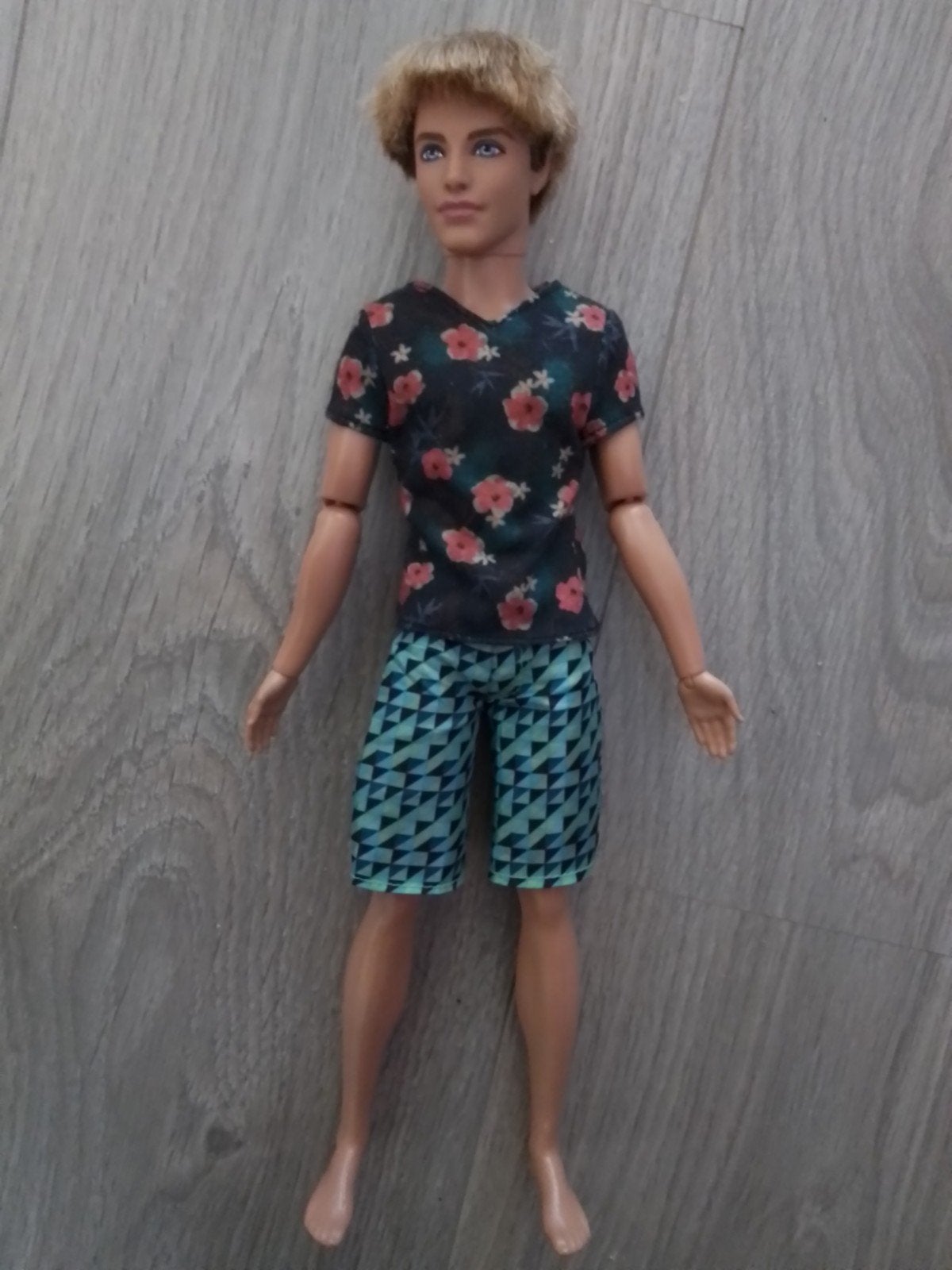 Ken pop met 2 outfits, Kinderen en Baby's, Speelgoed | Poppen, Ophalen of Verzenden, Zo goed als nieuw, Barbie
