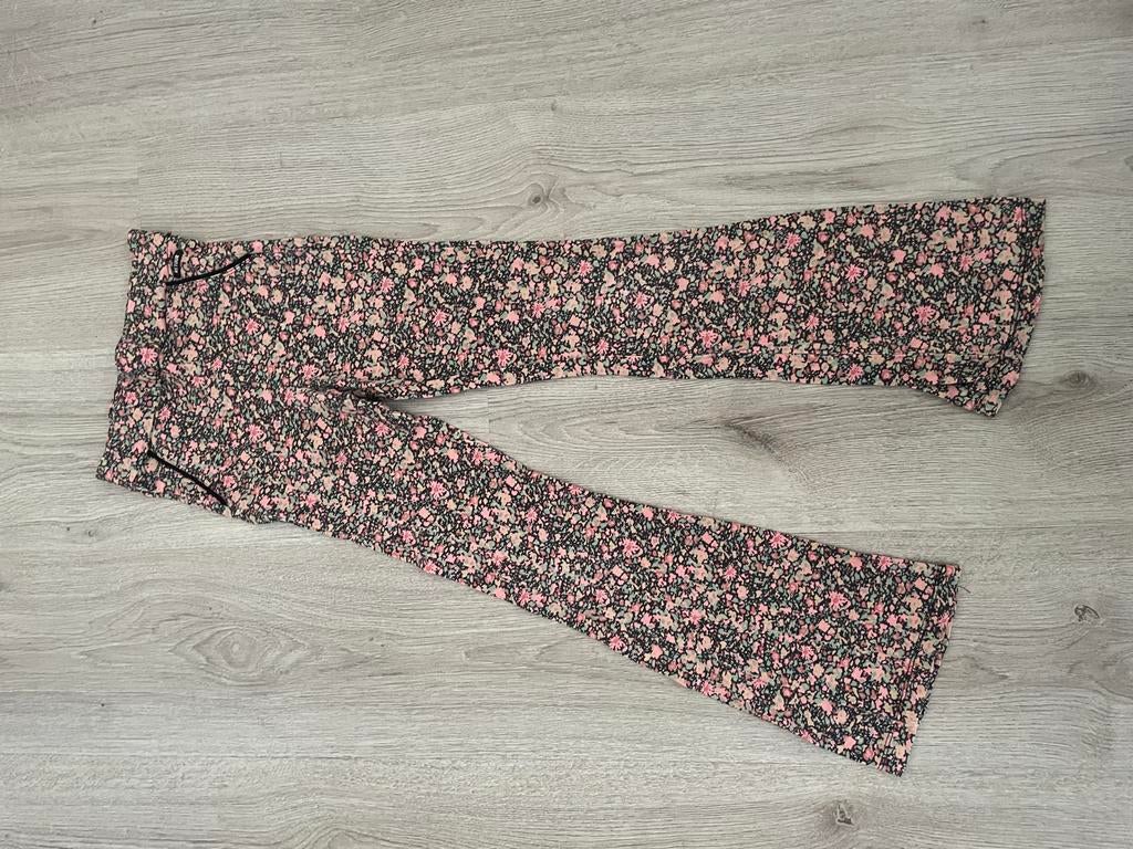 Bloemenprint flared broek - Maat 7/8 jaar, Zwart, Ophalen of Verzenden, Zo goed als nieuw, Maat 36 (S)