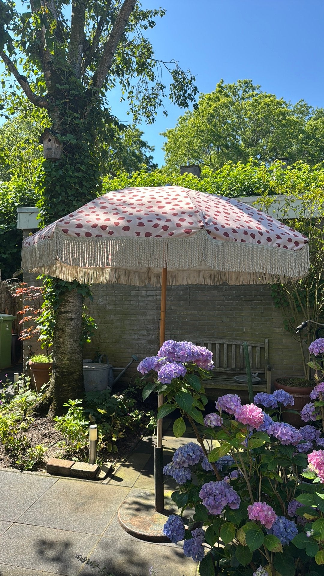 Parasol met franjes - Romy Boomsma Anna Nina Palais stijl, Ophalen, Zo goed als nieuw, 1 tot 2 meter, Stokparasol