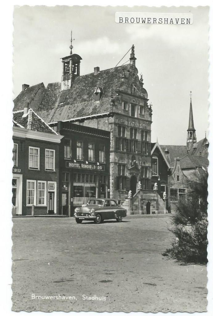 Ansichtkaart BROUWERSHAVEN  Stadhuis, Verzenden, 1960 tot 1980, Ongelopen, Zeeland