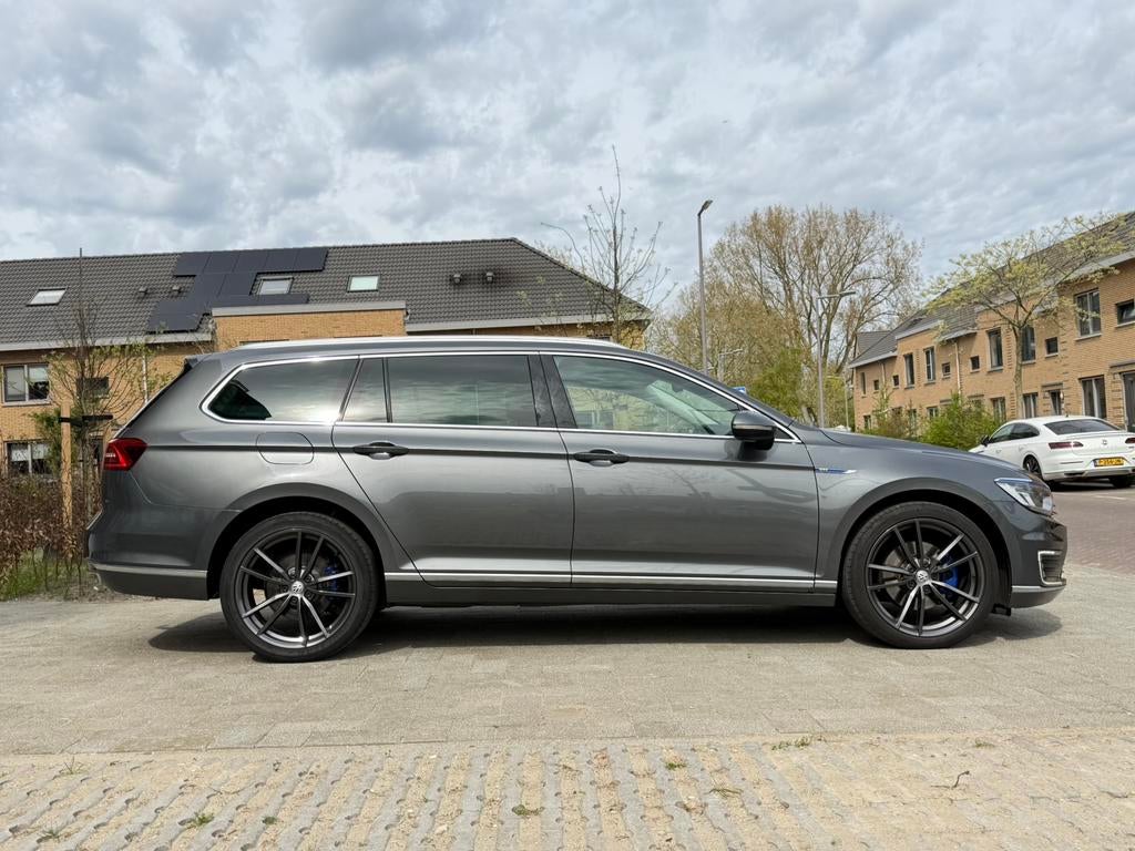 Volkswagen Passat 1.4 TSI 218pk GTE Pano/carplay/Navi, Auto's, 93 €/maand, Te koop, 750 kg, Leder en Alcantara