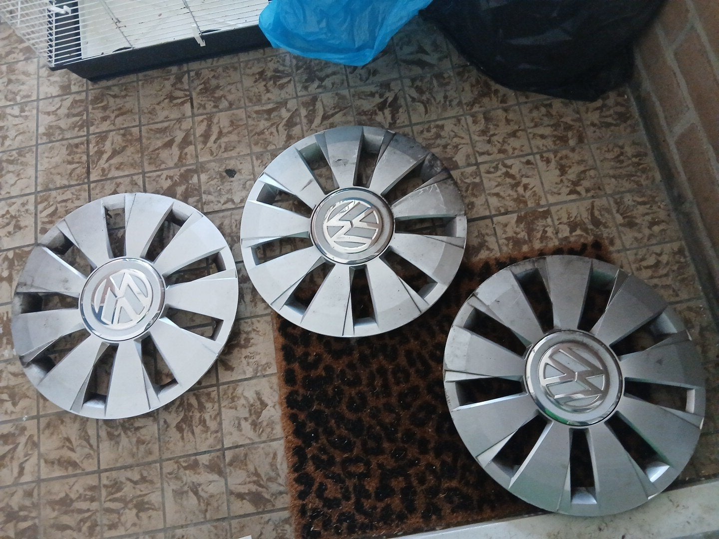 set van 3 originele vw polo golf up wieldoppen 14 inch, Auto diversen, Wieldoppen, Ophalen