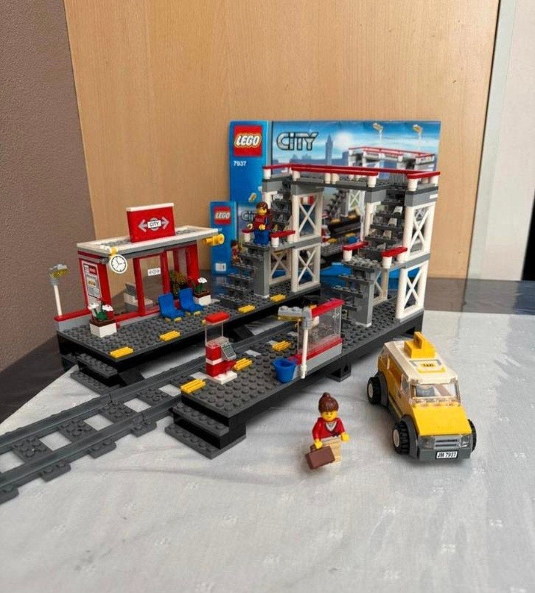 Lego City Treinstation 7937 met taxi en figuren, Compleet, City, Lego, Ophalen of Verzenden