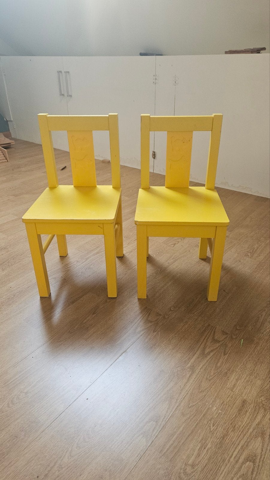 2 Gele Kinderstoeltjes met Dierenprint, Ophalen