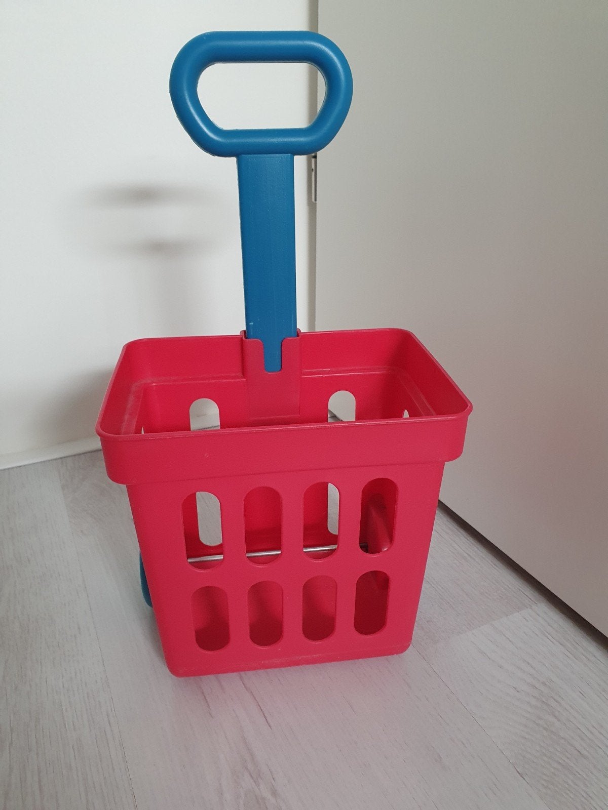 Leuk rood boodschappen karretje voor kinderen, Ophalen, Gebruikt, Jongen of Meisje