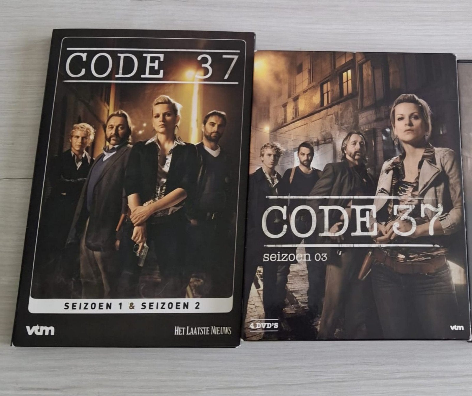 Complete vlaamse serie code 37 in nieuwstaat, Ophalen of Verzenden, Zo goed als nieuw, Drama