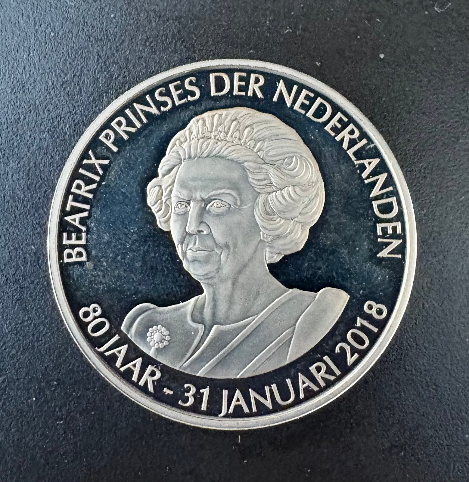 Penning prinses Beatrix 80 jaar, Postzegels en Munten, Penningen en Medailles, Ophalen of Verzenden, Overige materialen