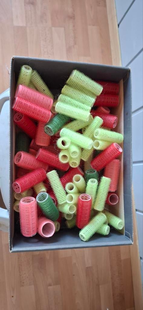Schoenendoos vol krulspelden, Sieraden, Tassen en Uiterlijk, Uiterlijk | Haarverzorging, Ophalen of Verzenden