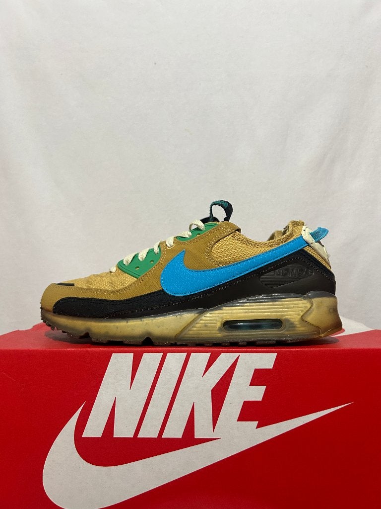 ALS NIEUW! Maat 43 - Nike Air Max Terrascape 90 Wheat Gold, Kleding | Heren, Schoenen, Overige kleuren, Verzenden, Nike, Nike
