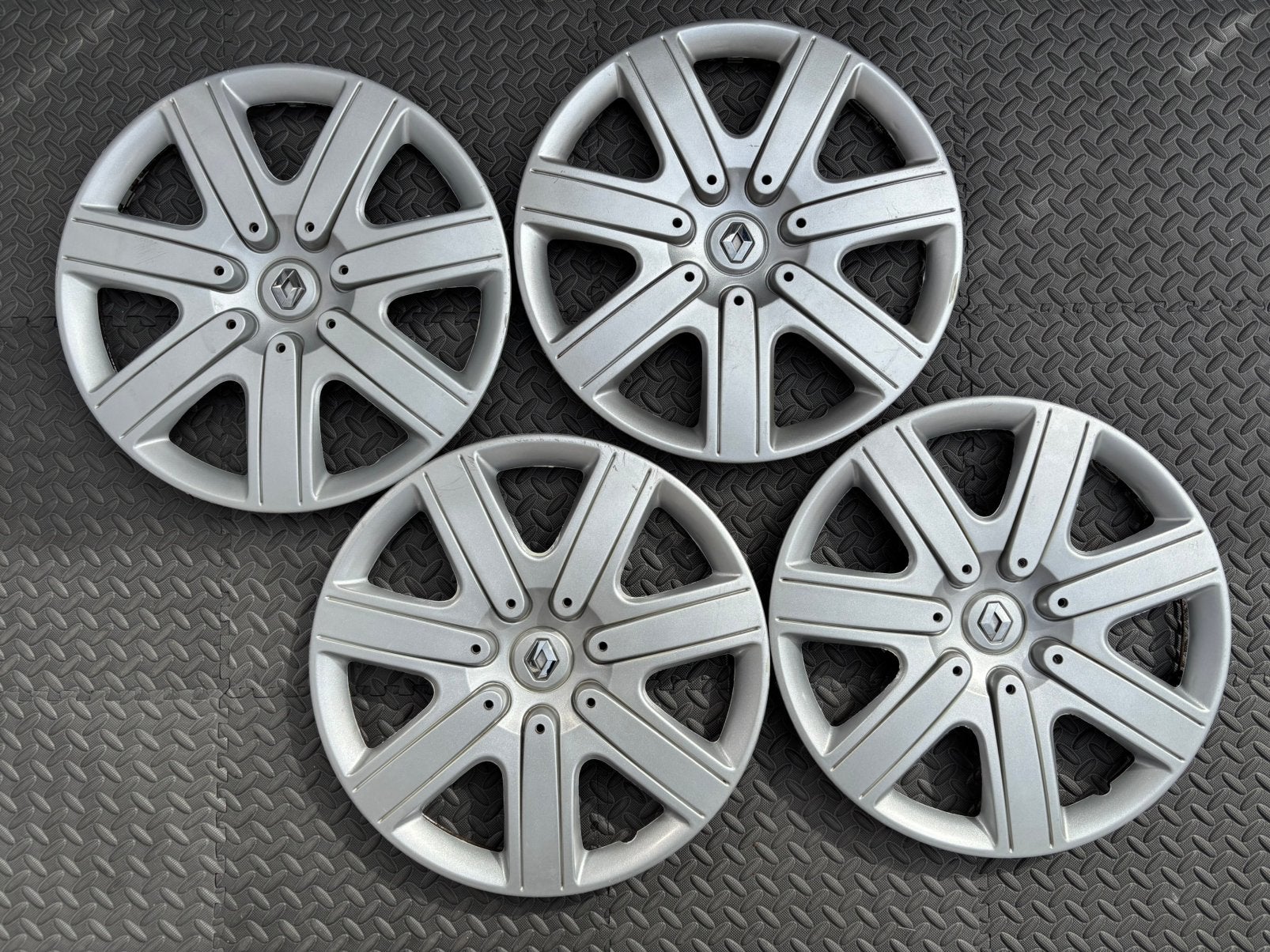 Set orig Renault Megane, Scenic en Trafic wieldoppen 16 inch, Auto diversen, Ophalen of Verzenden, Gebruikt