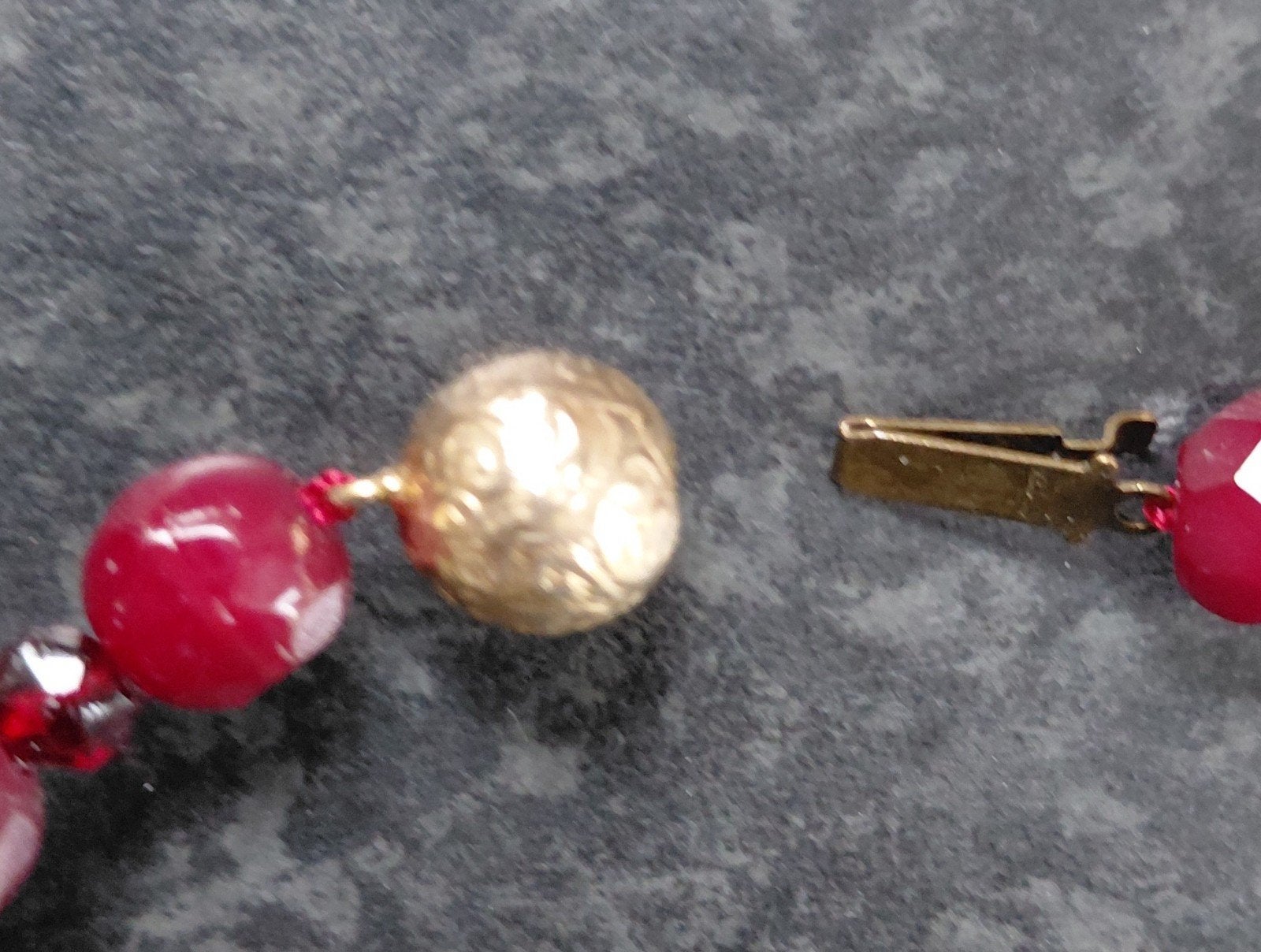 Elegante rode granatenketting met verguld  slotje, Sieraden, Tassen en Uiterlijk, Ophalen of Verzenden, Gebruikt, Rood, Overige materialen