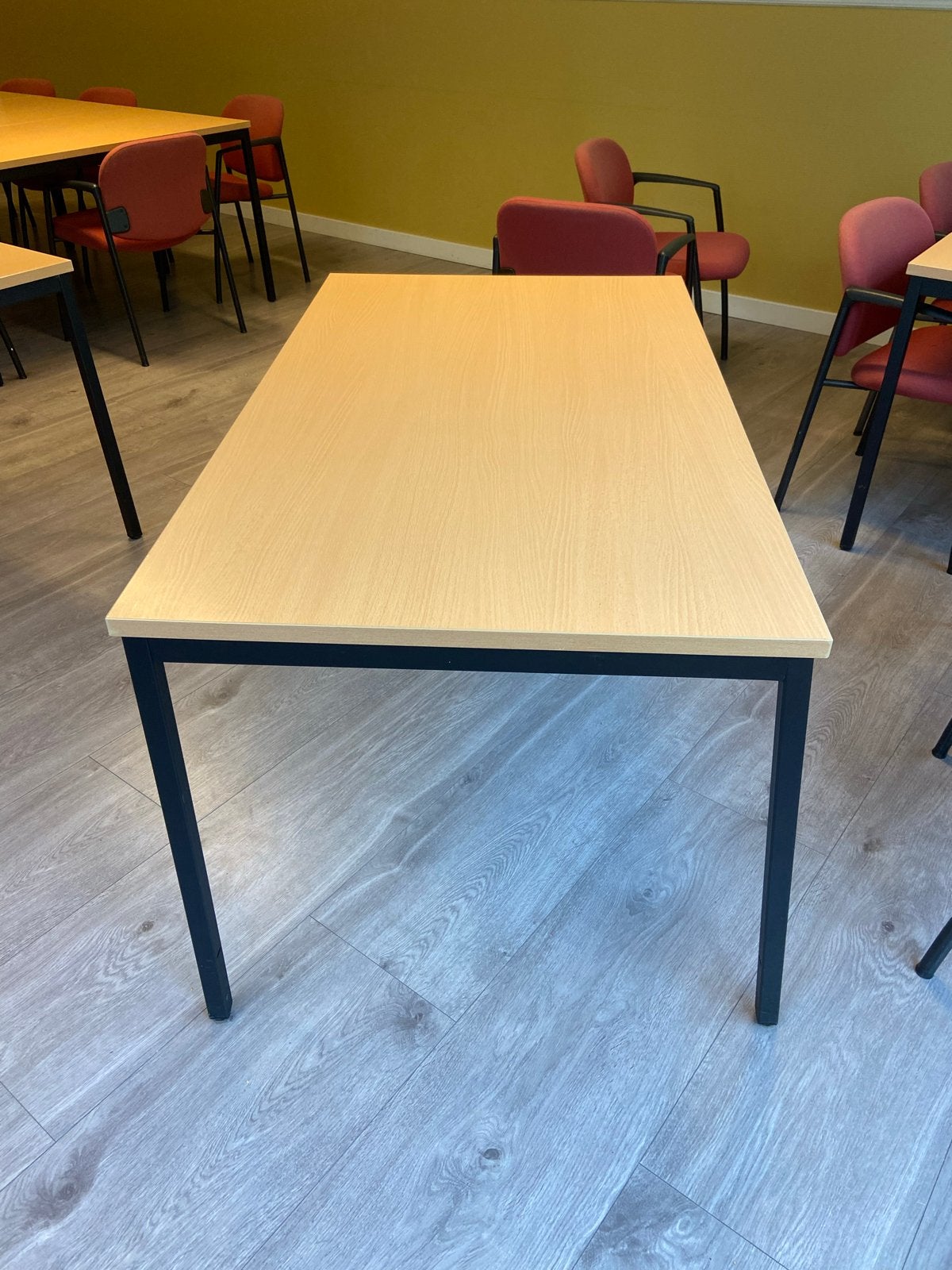 Foto 2 van Kantine/vergadertafels - Gebruikt, goede staat