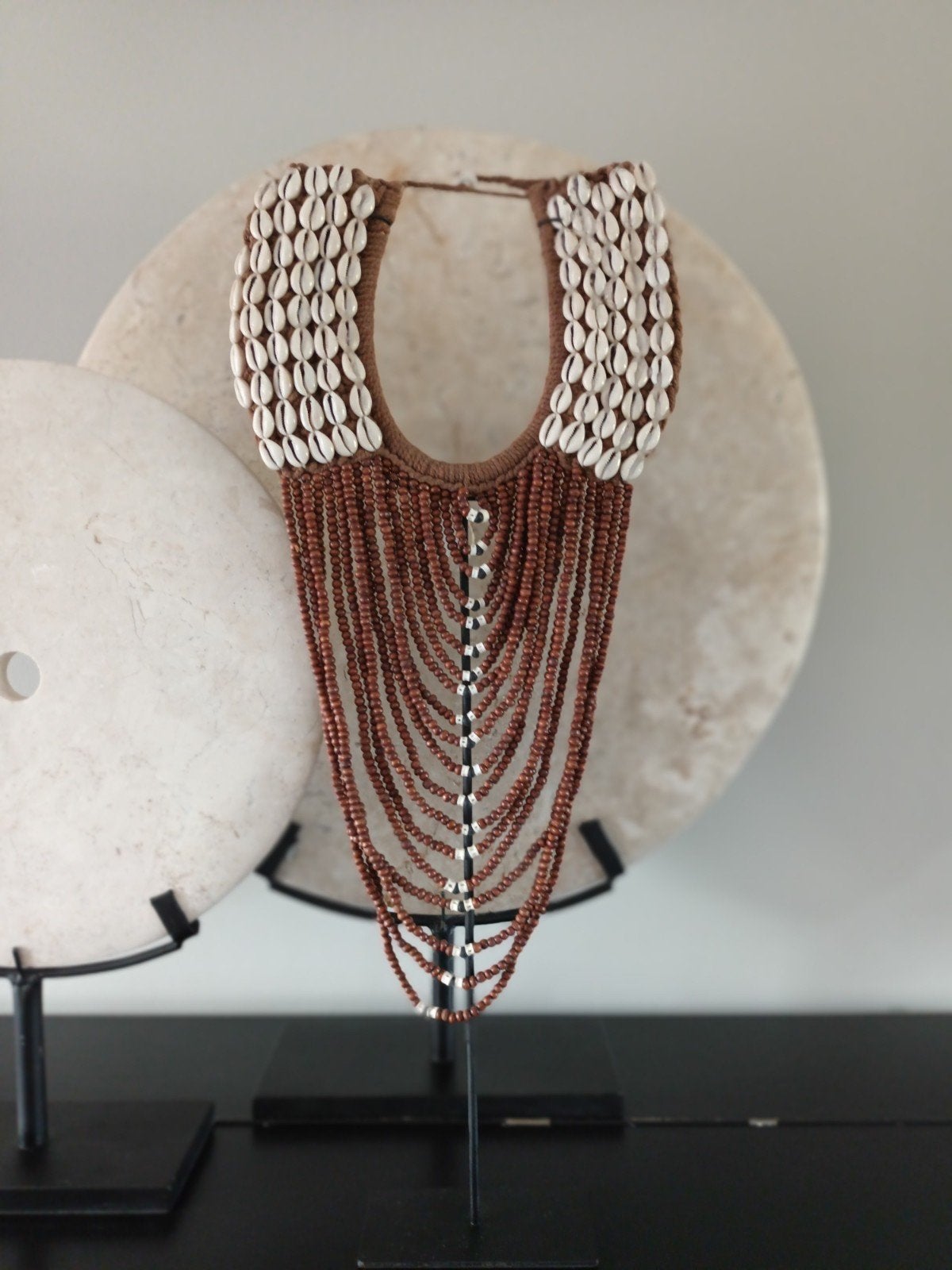 schelpenketting kralenketting op standaard ornament op voet, Ophalen of Verzenden, Nieuw, Ornament, Natuurlijk materiaal