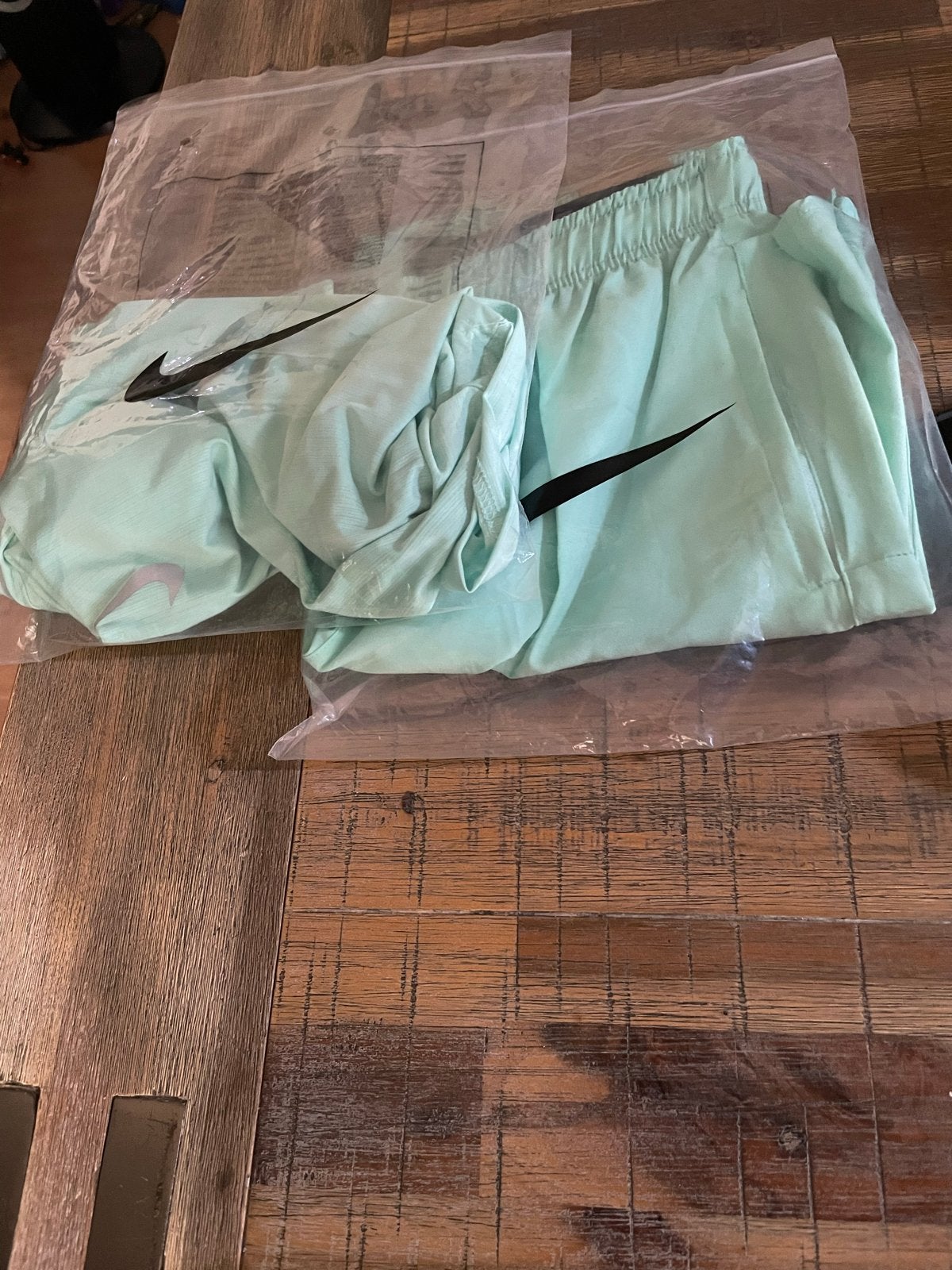 Nike trainingsset heren - T-shirt en korte broek, Kleding | Heren, Sportkleding, Nieuw, Fitness, Maat 56/58 (XL), Groen, Ophalen of Verzenden