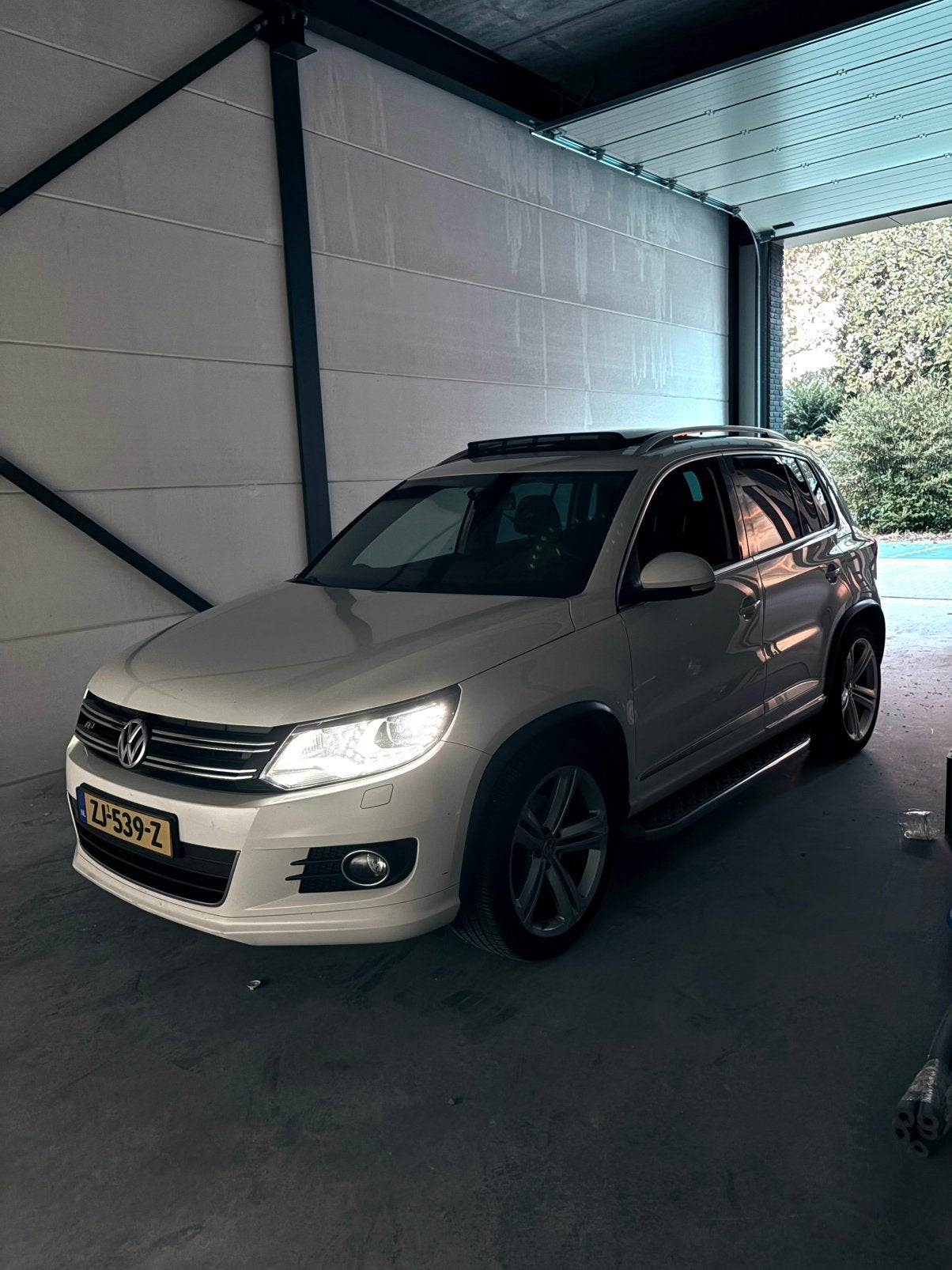 VW Tiguan 1.4 TSI DSG R-Line | Panoramadak | CarPlay | 19”, Auto's, Volkswagen, 1800 kg, 4 cilinders, 160 pk, 14 km/l
