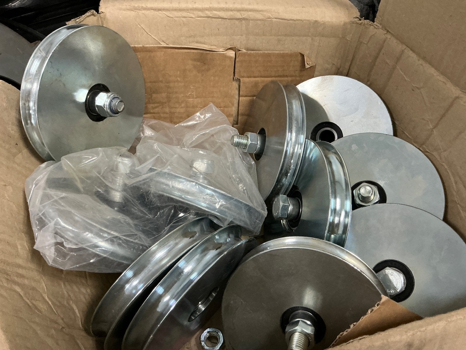 Partij van 12 stuks – halfronde katrolwielen 16mm, nieuw, Doe-het-zelf en Verbouw, Ophalen of Verzenden, Zo goed als nieuw