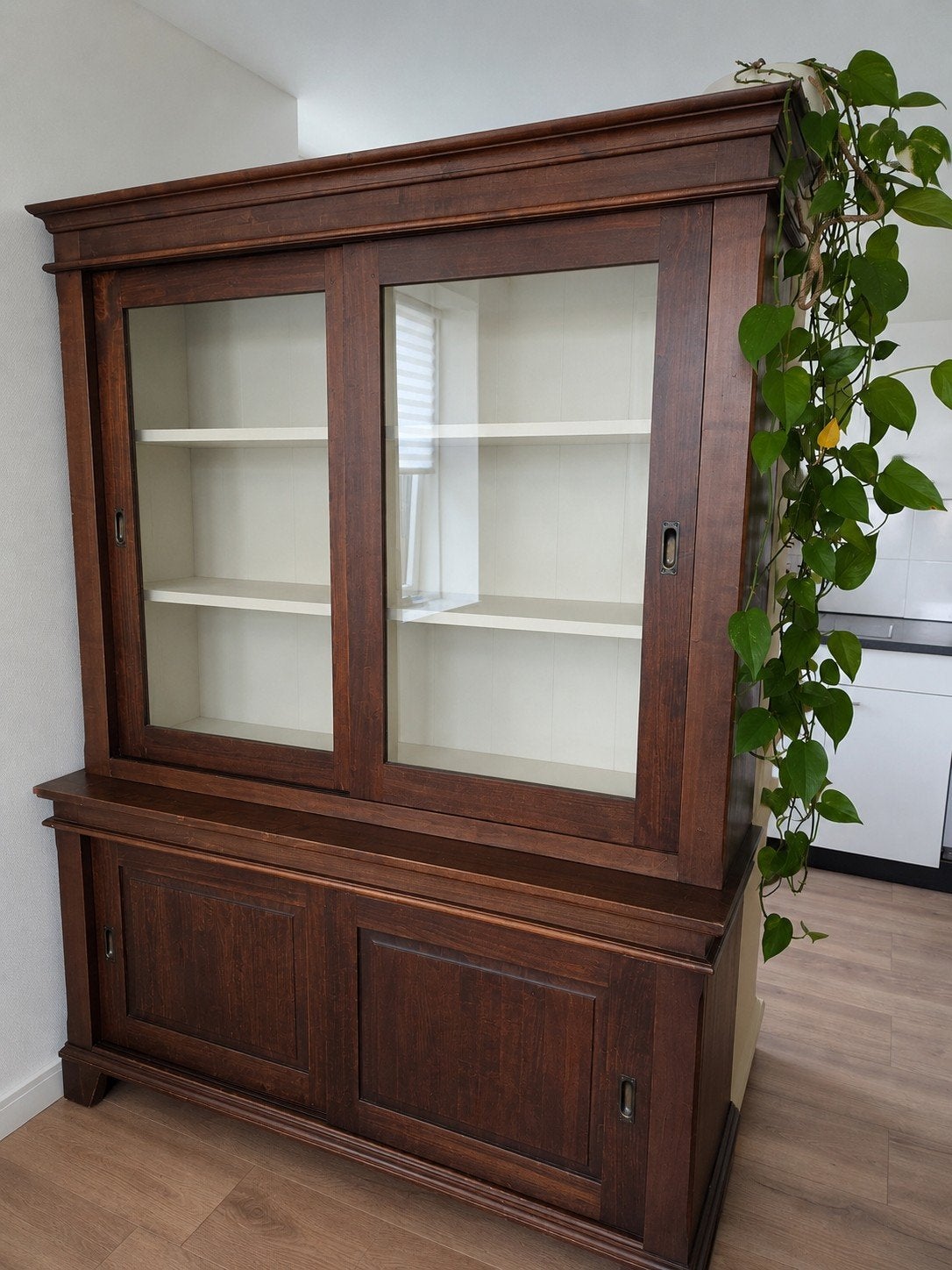 Mooie houten kast met schuifdeuren, Huis en Inrichting, Kasten | Boekenkasten, Ophalen, Klassiek, 150 tot 200 cm, 25 tot 50 cm