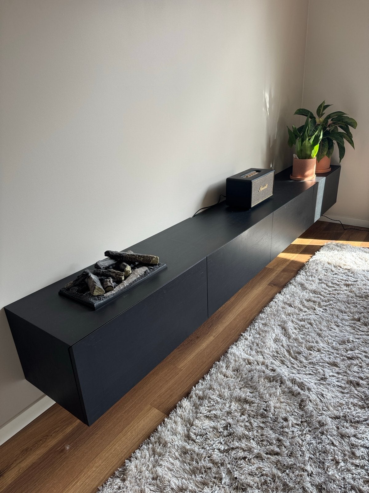 Massief eiken tv meubel zwart met haard uitsparing, Ophalen, Gebruikt, Eikenhout, 200 cm of meer