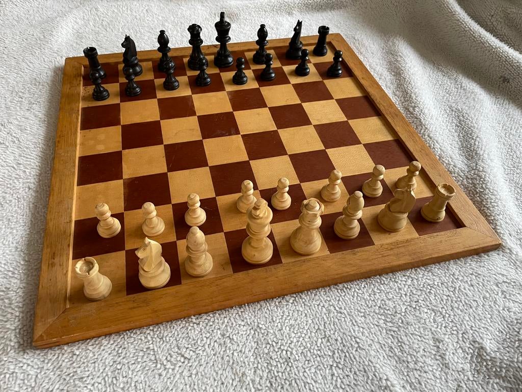 Homas Schaakspel bord en stukken, Hobby en Vrije tijd, Gezelschapsspellen | Bordspellen, Ophalen of Verzenden, Zo goed als nieuw