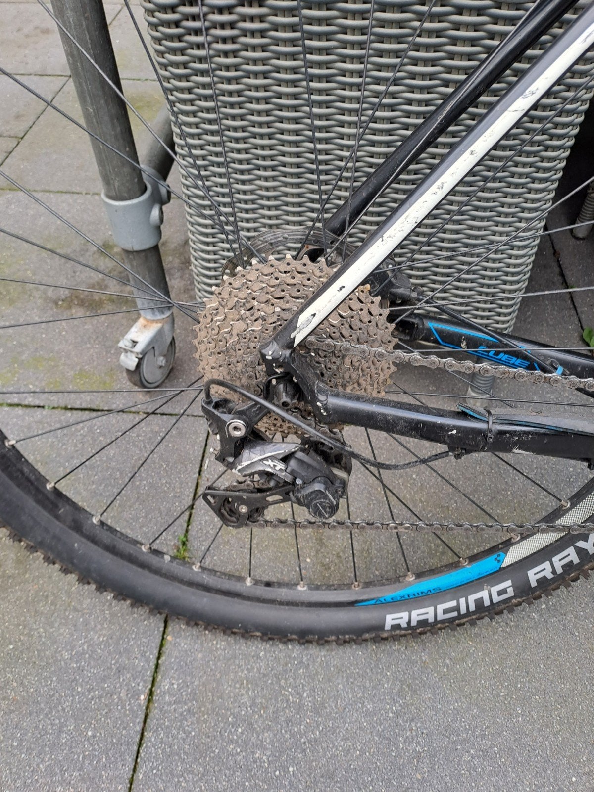 Foto 4 van Cube Mountainbike - Zwart/Blauw - Goede Staat
