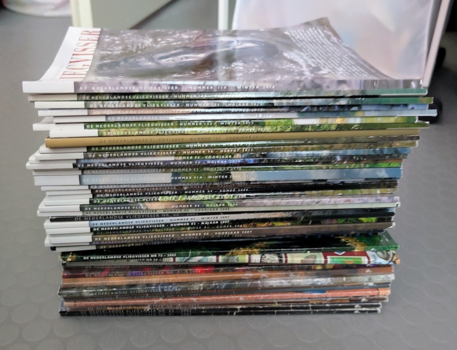 De Nederlandse Vliegvisser - flinke stapel tijdschriften, Ophalen of Verzenden, Gelezen, Sport en Vrije tijd