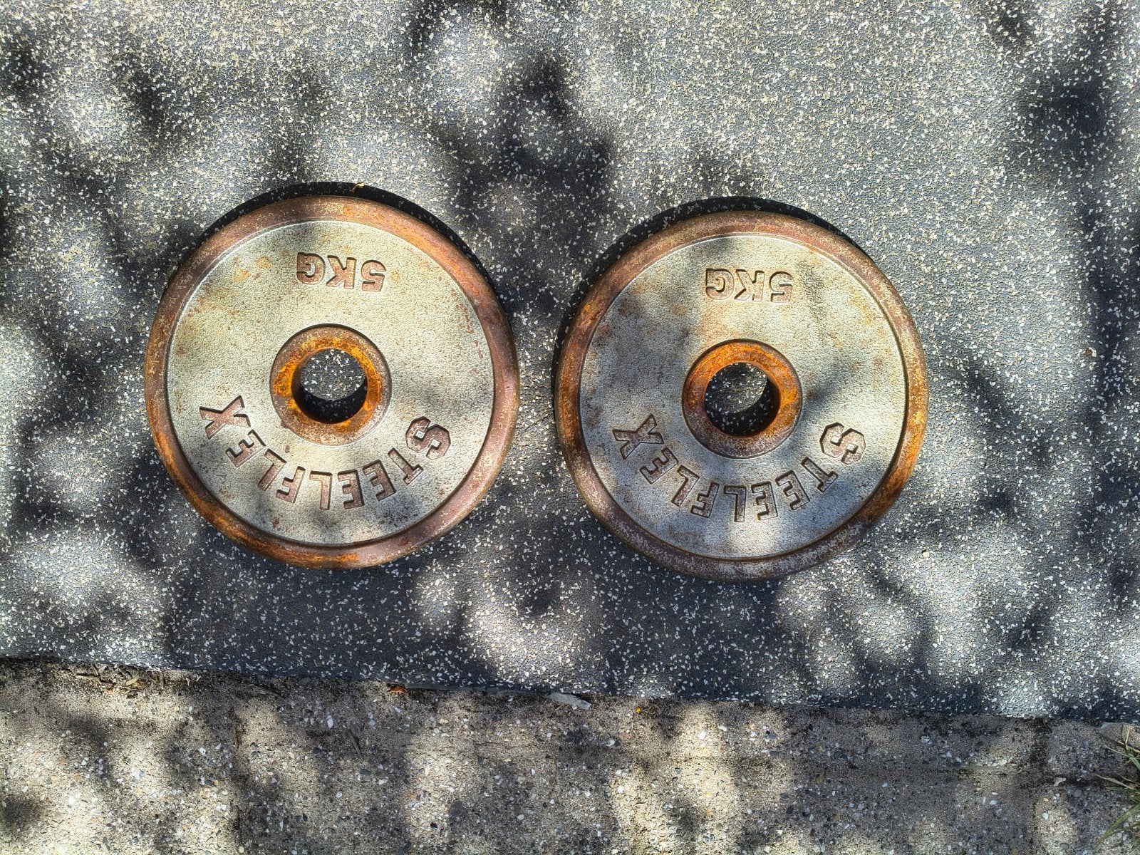Gietijzeren halterschijven 5kg 50mm per set van 2, Sport en Fitness, Ophalen, Gebruikt, Halterschijven