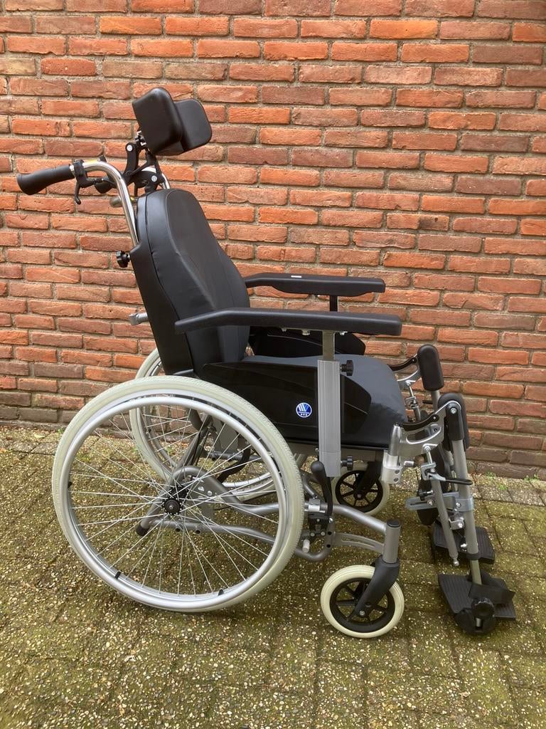 Een luxe Vermeiren vastframe rolstoel met vele mogelijkheden, Ophalen, Zo goed als nieuw, Duwrolstoel