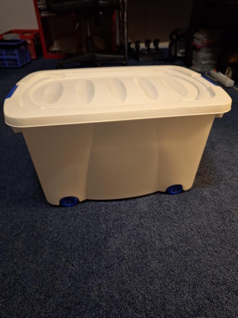 Grote opbergbox met wielen en deksel - Wit/Blauw, Gebruikt, 40 tot 60 cm, 50 tot 75 cm, Bak of Kist