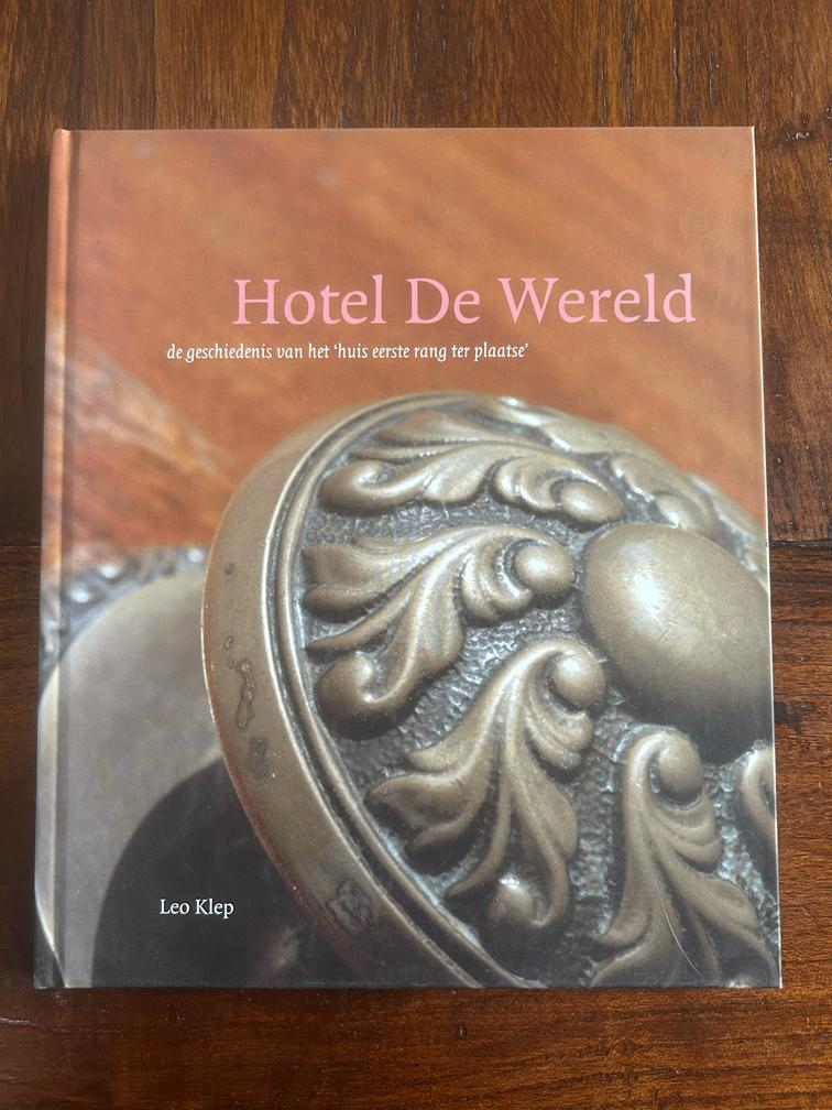 Hotel De Wereld van Leo Klep, Ophalen of Verzenden, Zo goed als nieuw