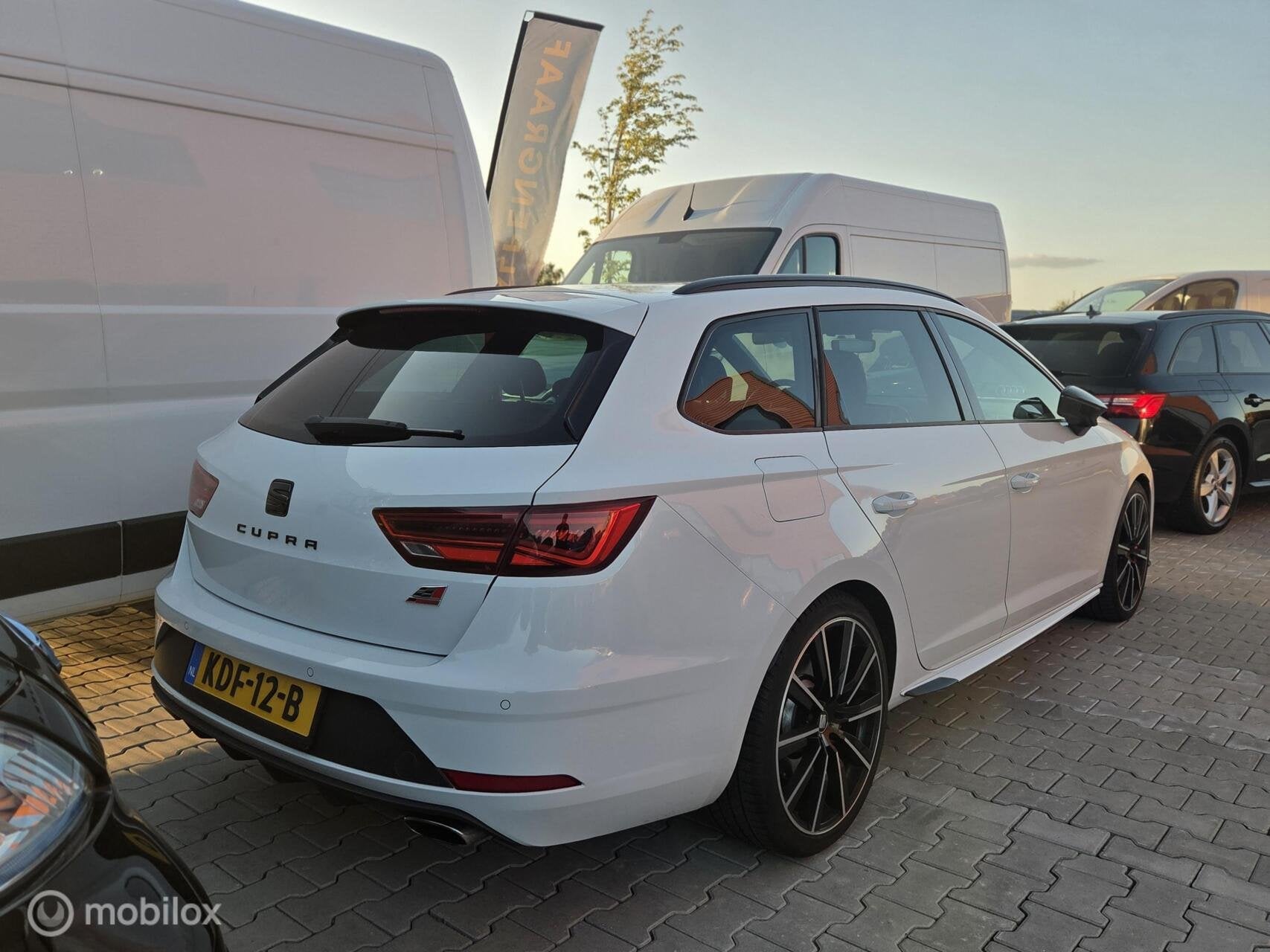 Seat Leon ST 2.0 TSI CUPRA 300 |PANO|CARPLAY|Brembo|Dealer o, Auto's, Seat, 15 km/l, Gebruikt, 4 cilinders, 1984 cc