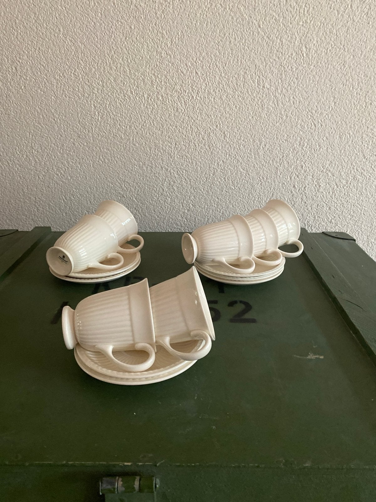 Set van 7 Wedgwood Queensware Cream kop en schotels, Ophalen