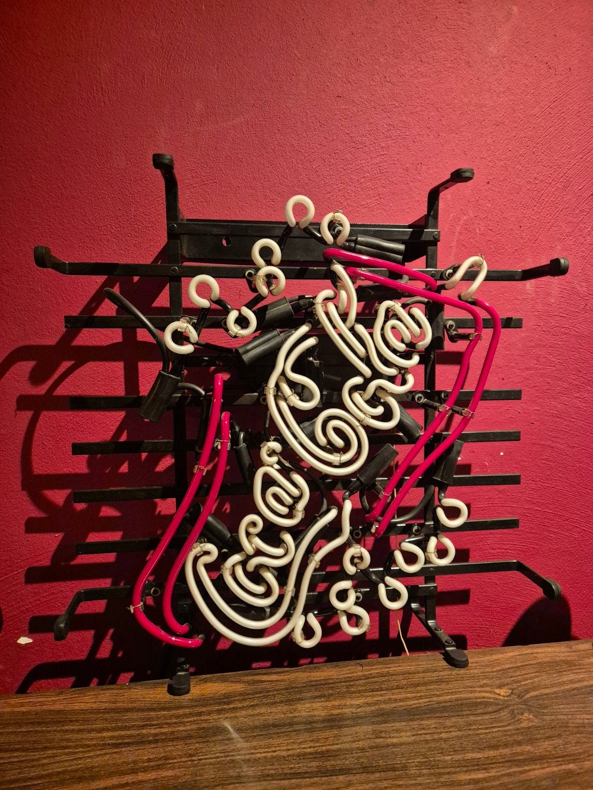 neon cocacola, Eén persoon