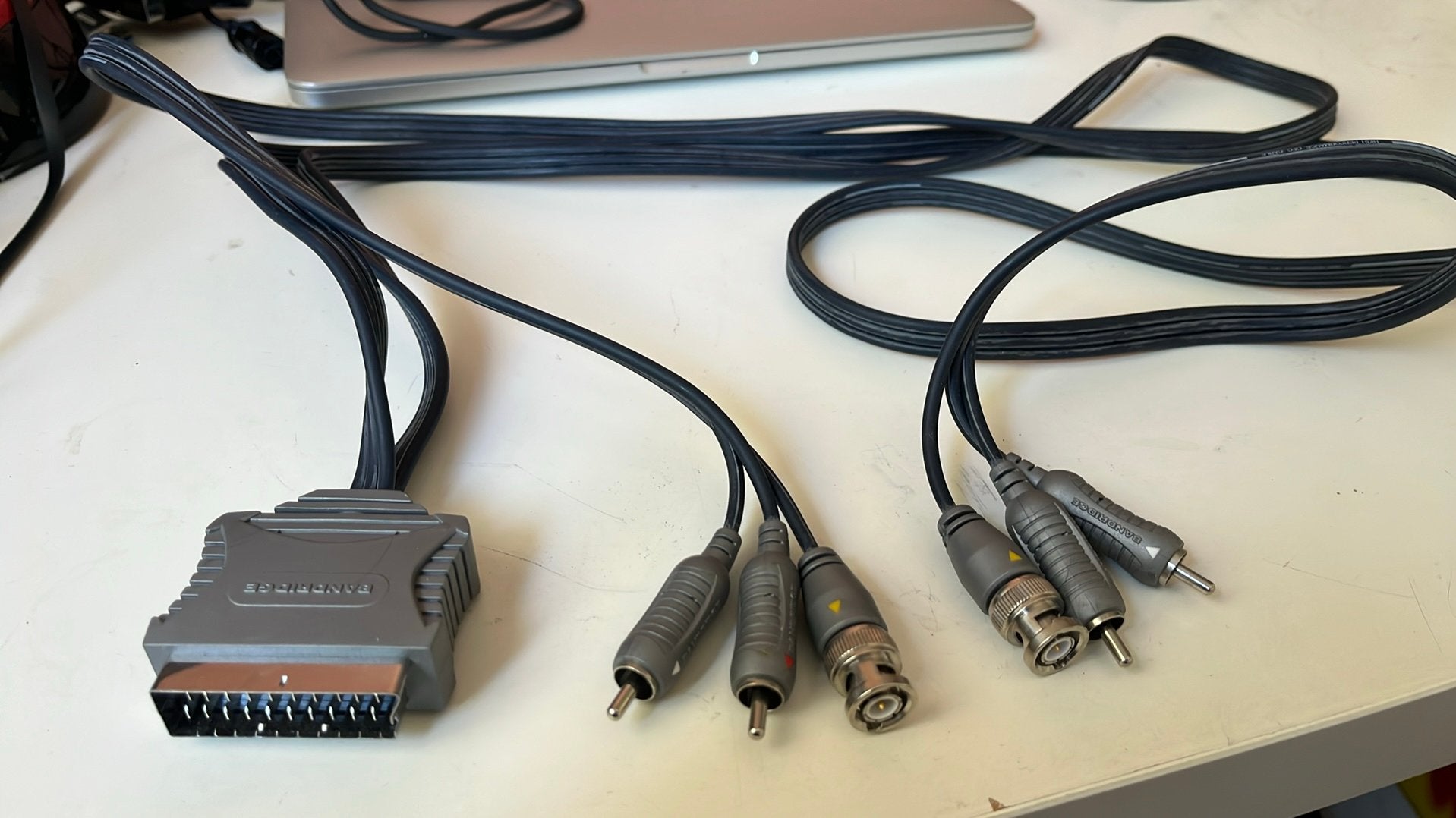 Scart/BNC-Tulp kabel voor Betamax videorecorders, Ophalen of Verzenden, Gebruikt, Minder dan 2 meter, Overige kabels