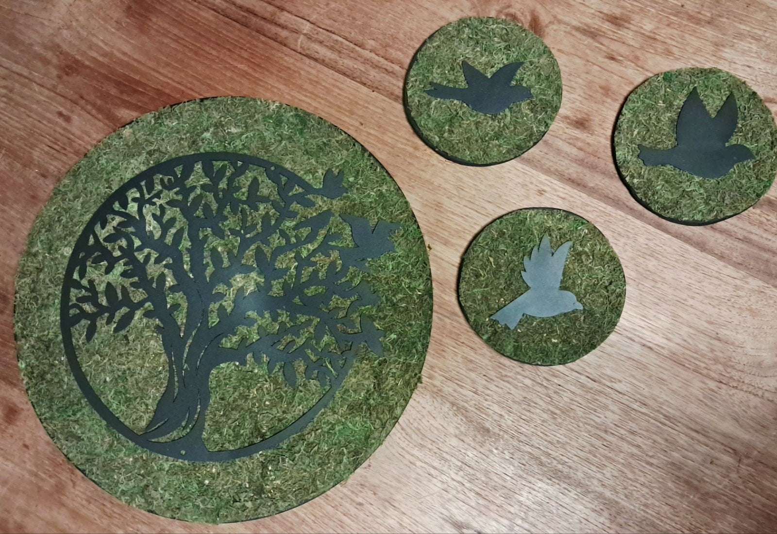 Unieke wanddecoratie mos met levensboom en vogels. set van 4, Groen, Ophalen of Verzenden, Natuurlijk materiaal, 42 cm