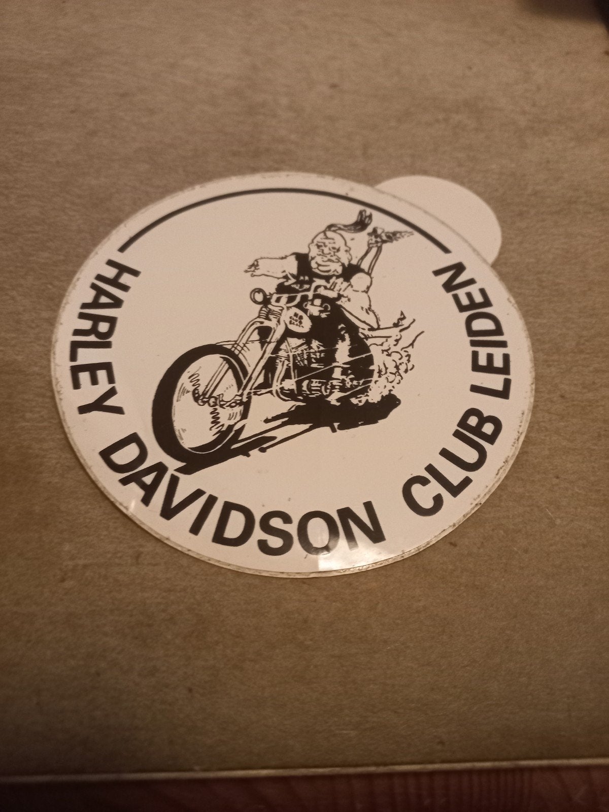 Harley Davidson Club Leiden Sticker/Embleem, Ophalen of Verzenden, Gebruikt
