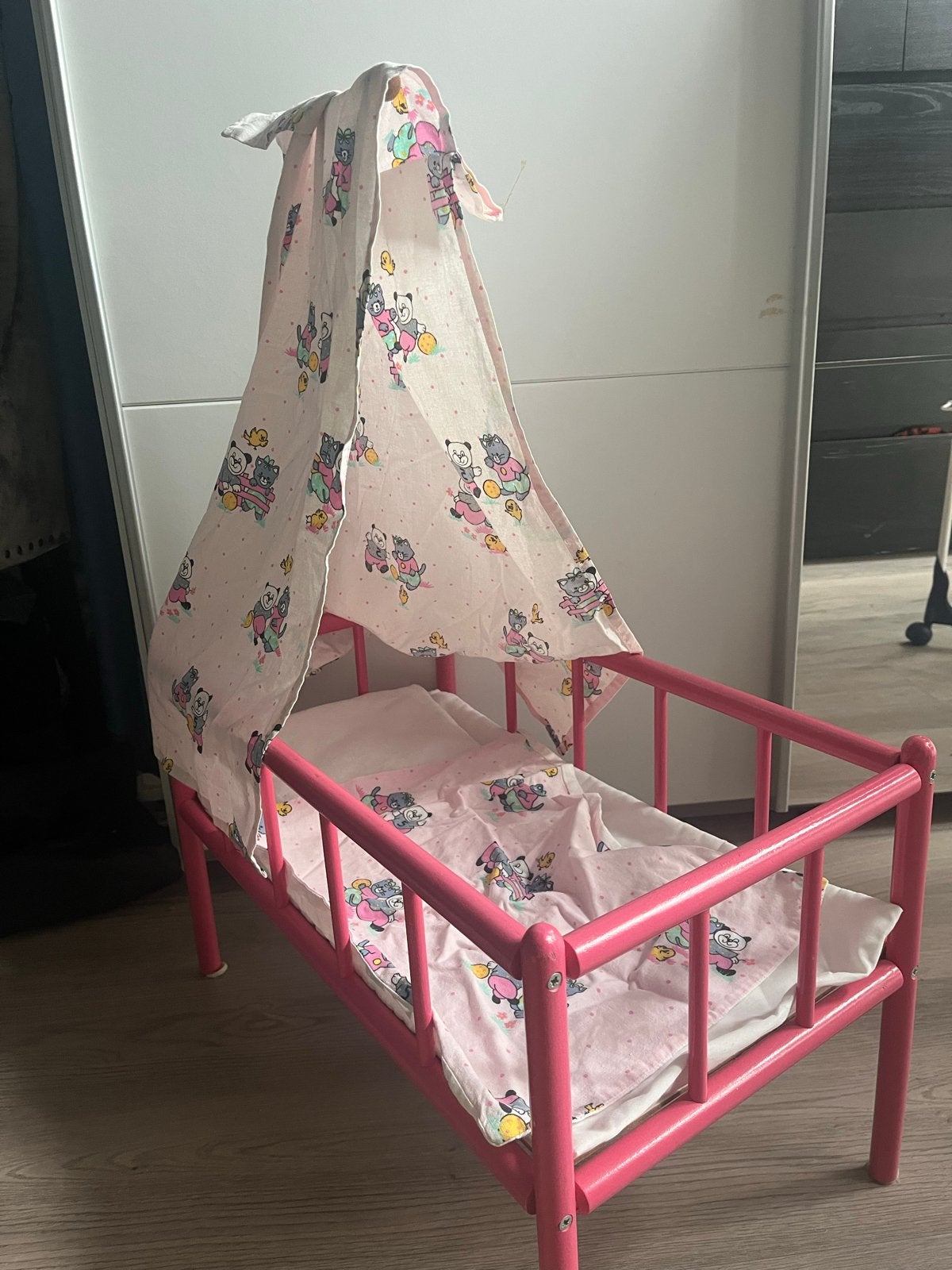 Roze poppenbedje met hemeltje en beddengoed, Ophalen, Gebruikt, Overige typen