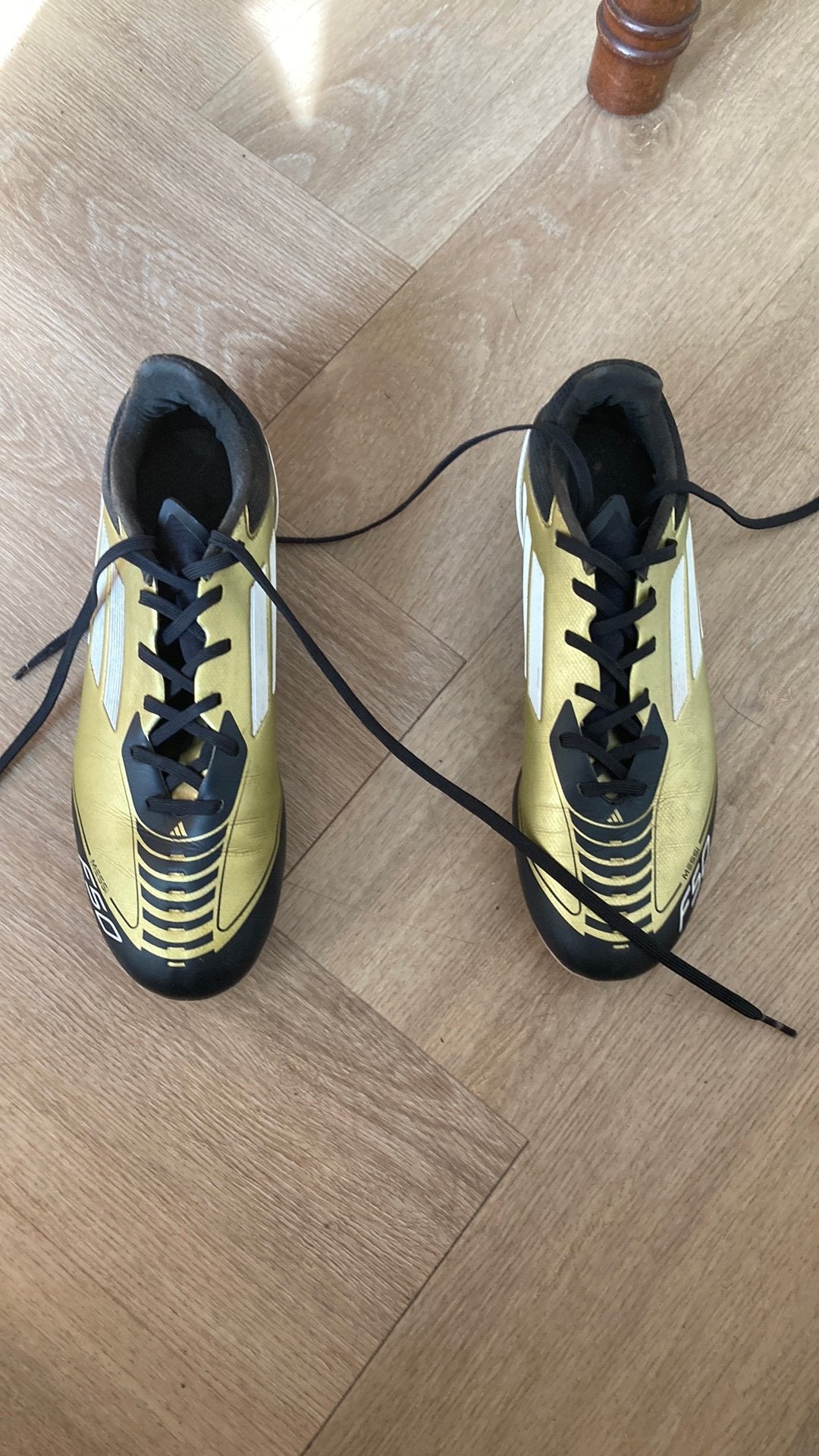 Adidas f50 goud-zwart maat 40, Gebruikt, Schoenen, Maat M, Ophalen of Verzenden