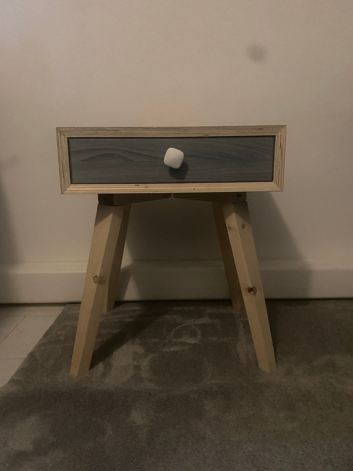 Uniek Nachtkastje met BBQ Worst Design, Ophalen, Gebruikt, Minder dan 45 cm, Minder dan 55 cm