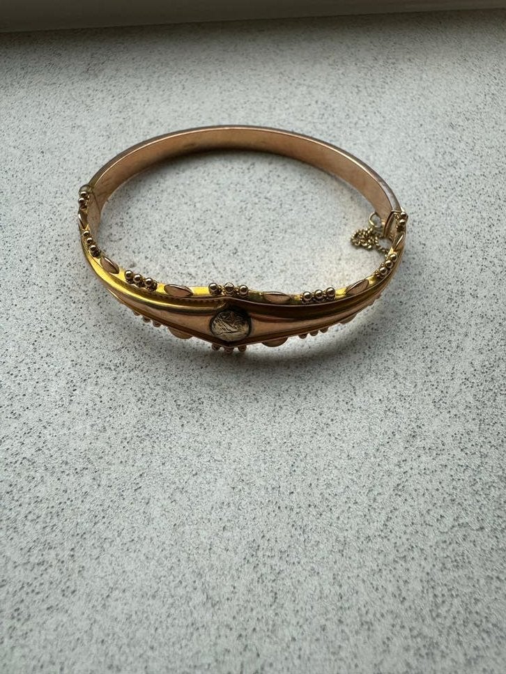 Antieke gouden armband met gedetailleerde versieringen., Sieraden, Tassen en Uiterlijk, Ophalen of Verzenden, Gebruikt, Goud, Goud