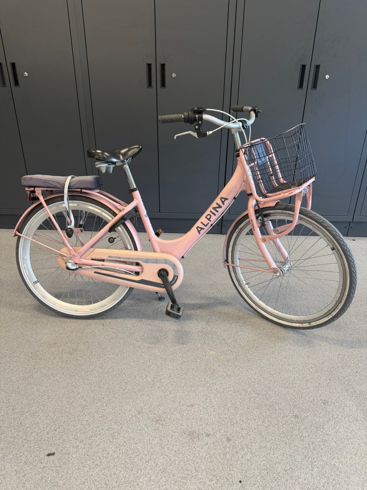 Alpina Clubb meisjesfiets 24inch roze, Fietsen en Brommers, Fietsen | Meisjes, Ophalen, Zo goed als nieuw, 24 inch, Handrem