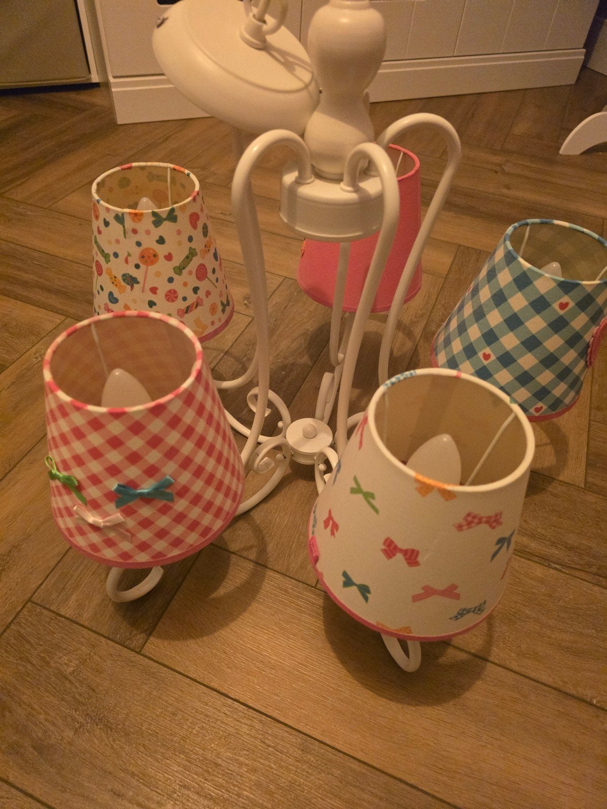 Mooie LIEF kroonluchter met 5 vrolijke kappen, Ophalen, Zo goed als nieuw, Kindvriendelijk, Speels, Vrolijk, Metaal