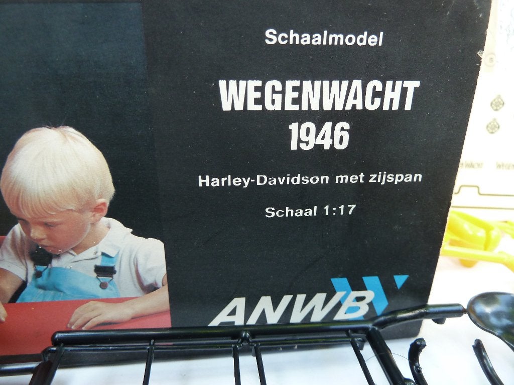 PLASTIC WEGENWACHT & ZIJSPAN BOUWDOOS (1:17) 1946, Ophalen of Verzenden, Zo goed als nieuw