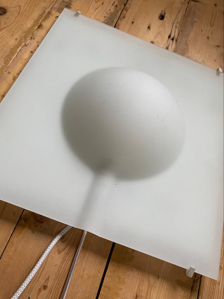 IKEA Wandlamp Bolvormig Melkglas RVS Design, Ophalen of Verzenden, Gebruikt, Glas