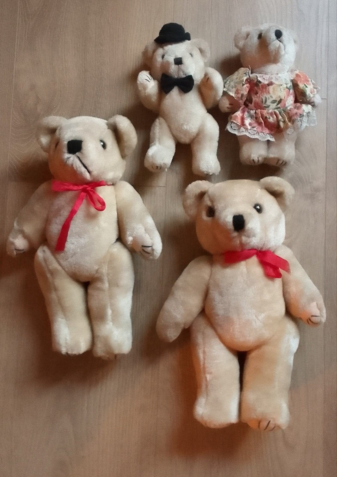 Set van 4 vintage pluche beren - zoeken nieuw thuis, Ophalen, Gebruikt, Beer, Met kleding of accessoire