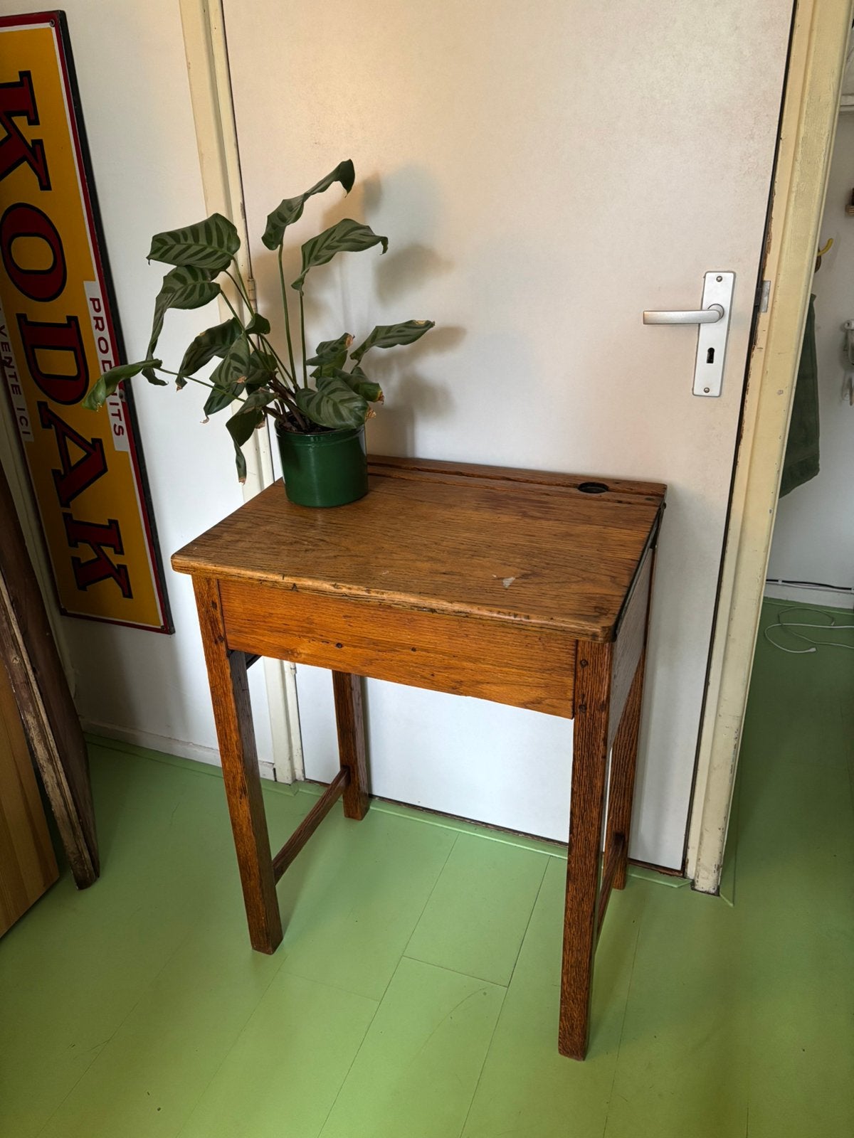 Vintage schoolbank / lessenaar / bijzettafel, Ophalen, 50 tot 100 cm, Zo goed als nieuw, 25 tot 50 cm